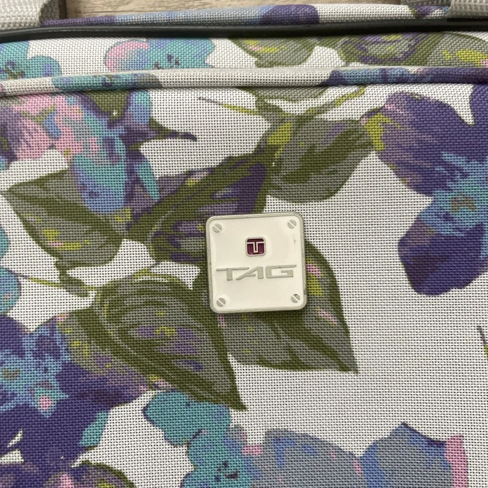 Tag‎ Women's Floral Lavender Overnight Make Up Crossbody Bag Size